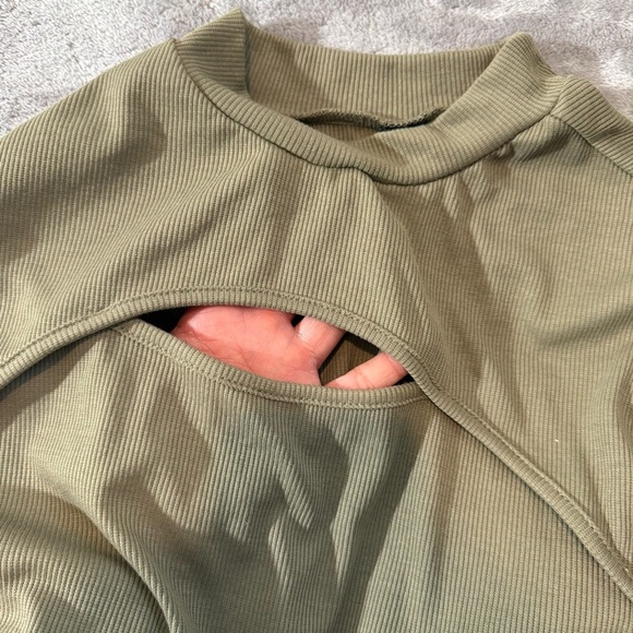 SHEIN Curve Long Sleeve Olive Green Ribbed Cutout Top Size 0XL - Picture 5 of 11
